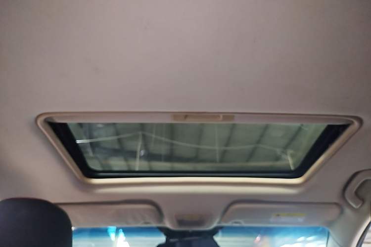 Used Baojun 560 2015 1.8L manual luxury version Headliner