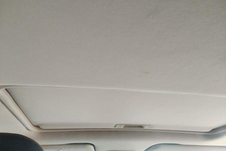 Used Baojun 560 2015 1.8L manual luxury version Headliner