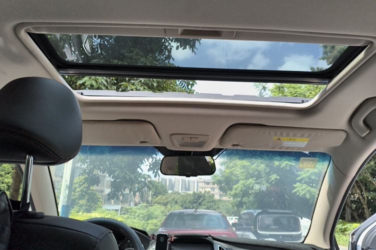 Used Baojun 560 2015 1.8L manual luxury version Headliner