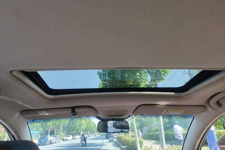 Used Baojun 560 2015 1.8L manual luxury version Headliner