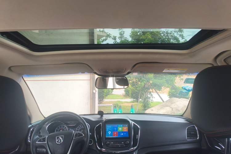 Used Baojun 560 2015 1.8L manual luxury version Headliner