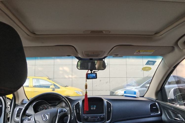 Used Baojun 560 2015 1.8L manual luxury version Headliner
