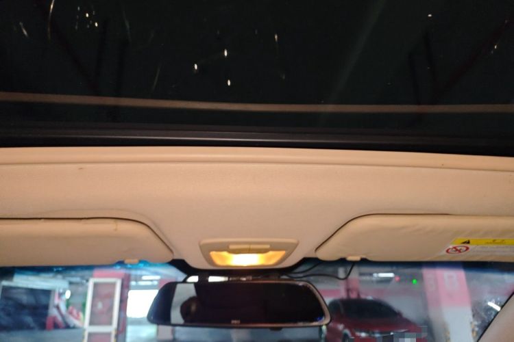Used Baojun 560 2015 1.8L manual luxury version Headliner