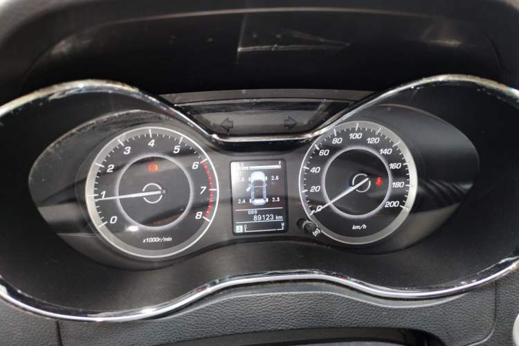 Used Baojun 560 2015 1.8L manual luxury version Instrument Cluster