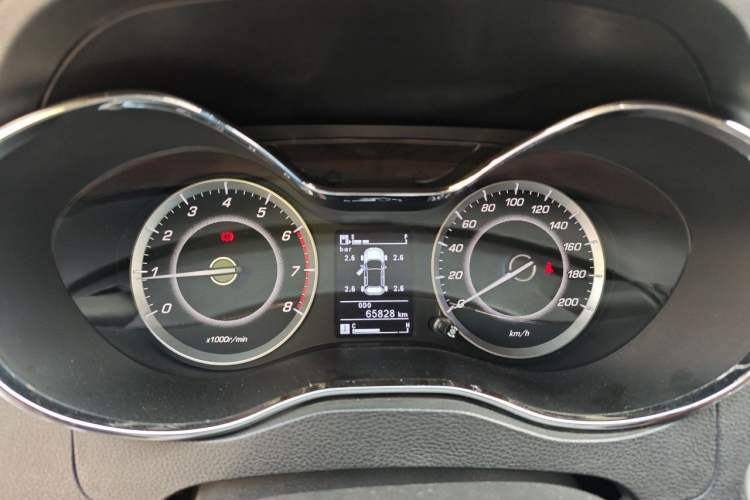 Used Baojun 560 2015 1.8L manual luxury version Instrument Cluster