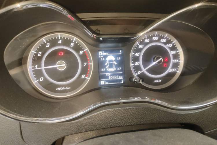 Used Baojun 560 2015 1.8L manual luxury version Instrument Cluster