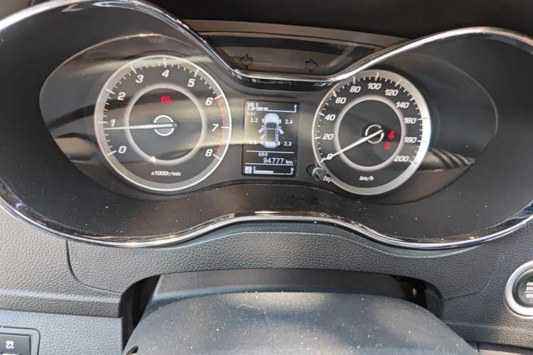 Used Baojun 560 2015 1.8L manual luxury version Instrument Cluster