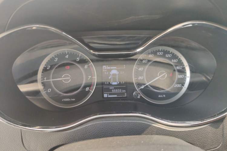Used Baojun 560 2015 1.8L manual luxury version Instrument Cluster