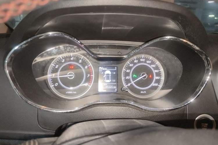 Used Baojun 560 2015 1.8L manual luxury version Instrument Cluster