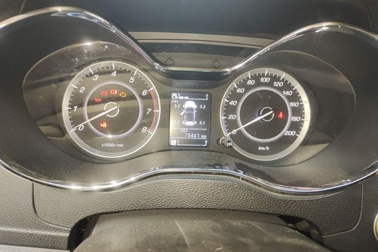 Used Baojun 560 2015 1.8L manual luxury version Instrument Cluster