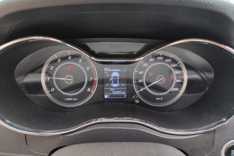 Used Baojun 560 2015 1.8L manual luxury version Instrument Cluster