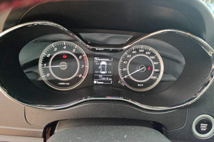 Used Baojun 560 2015 1.8L manual luxury version Instrument Cluster