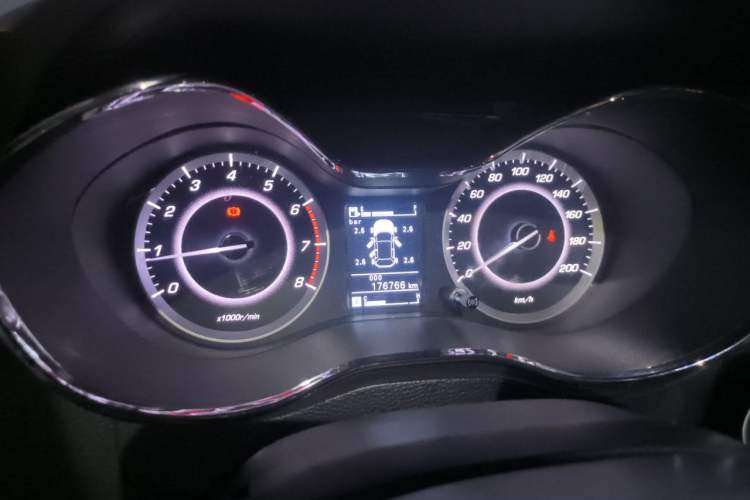 Used Baojun 560 2015 1.8L manual luxury version Instrument Cluster