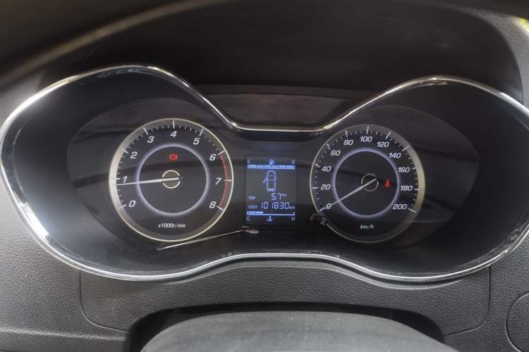 Used Baojun 560 2015 1.8L manual Comfort trim level Instrument Cluster