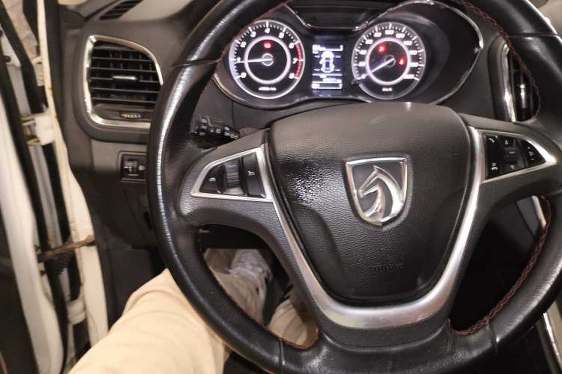 Used Baojun 560 2015 1.8L manual luxury version Instrument Cluster