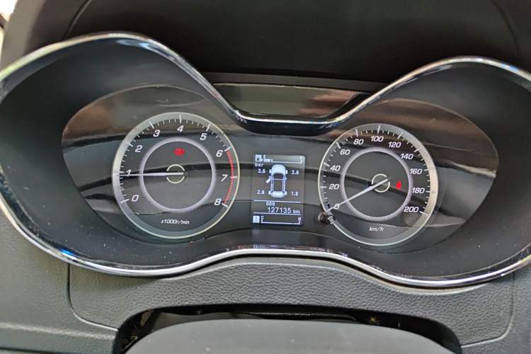 Used Baojun 560 2015 1.8L manual luxury version Instrument Cluster