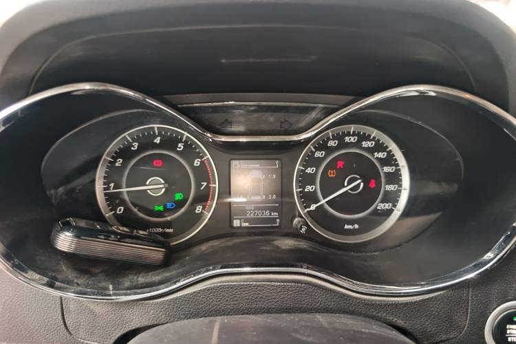 Used Baojun 560 2015 1.8L manual luxury version Instrument Cluster