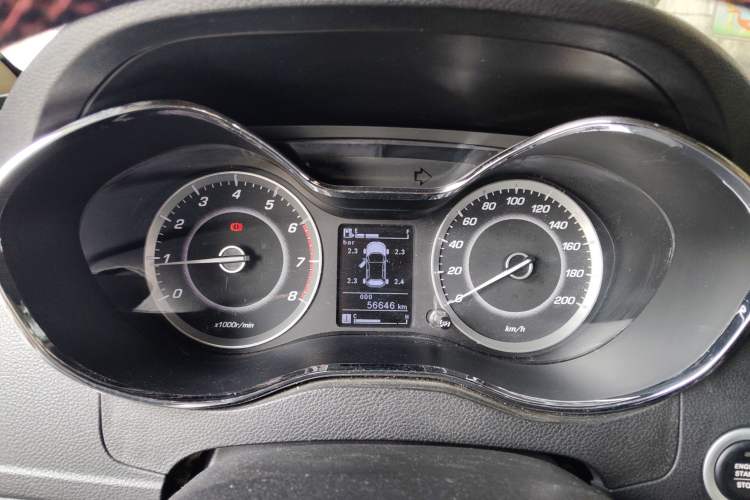 Used Baojun 560 2015 1.8L manual luxury version Instrument Cluster