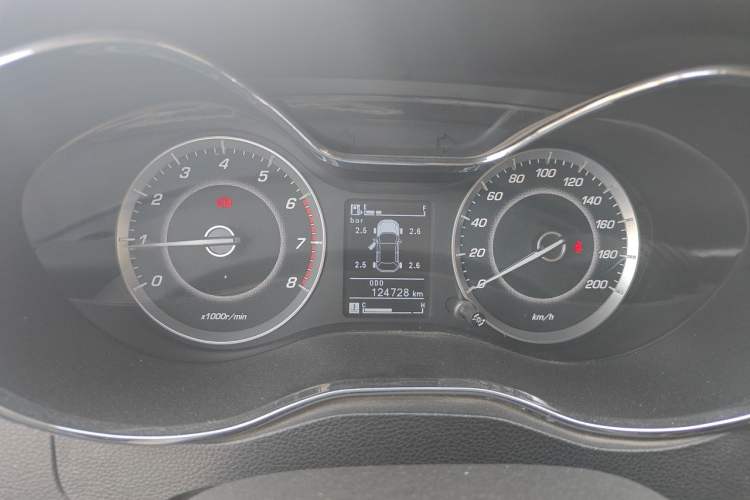 Used Baojun 560 2015 1.8L manual luxury version Instrument Cluster