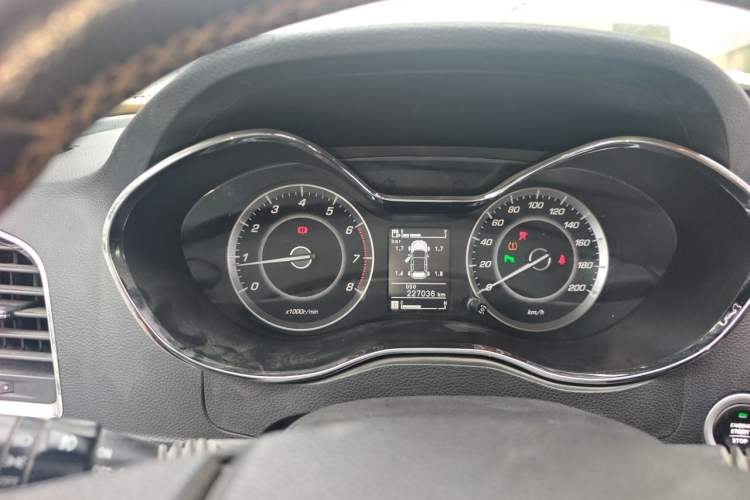 Used Baojun 560 2015 1.8L manual luxury version Instrument Cluster