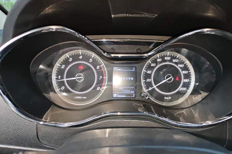 Used Baojun 560 2015 1.8L manual luxury version Instrument Cluster