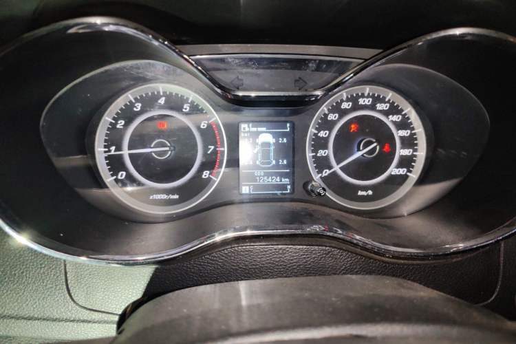 Used Baojun 560 2015 1.8L manual luxury version Instrument Cluster