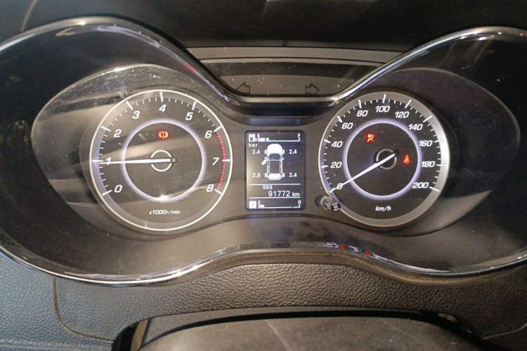 Used Baojun 560 2015 1.8L manual luxury version Instrument Cluster
