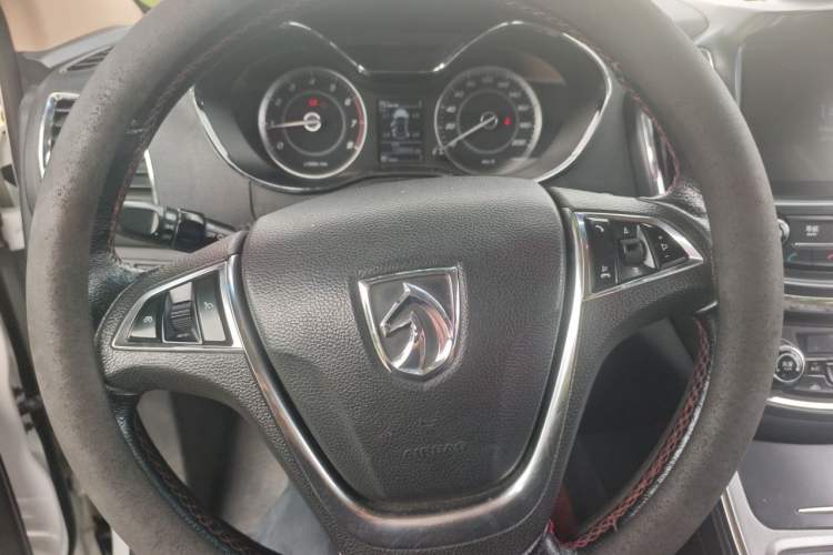 Used Baojun 560 2015 1.8L manual luxury version Instrument Cluster