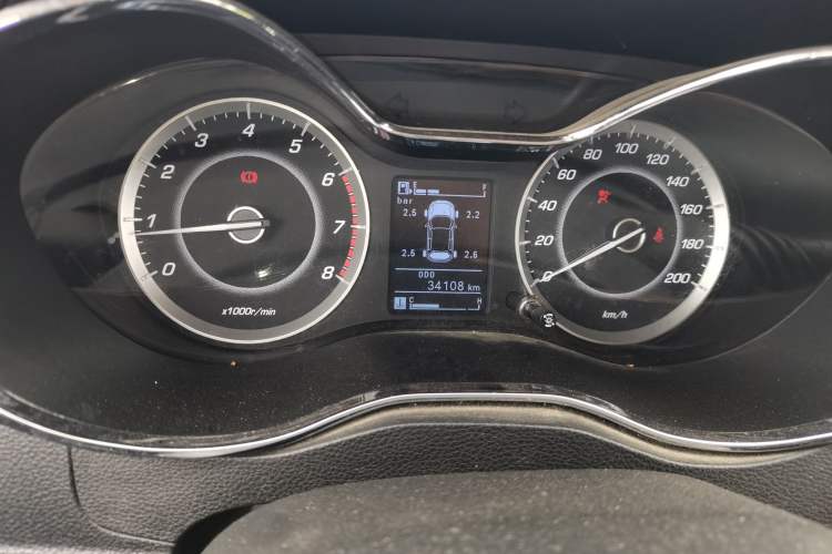 Used Baojun 560 2015 1.8L manual luxury version Instrument Cluster