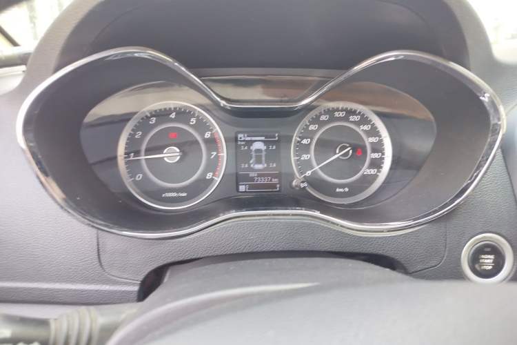 Used Baojun 560 2015 1.8L manual luxury version Instrument Cluster