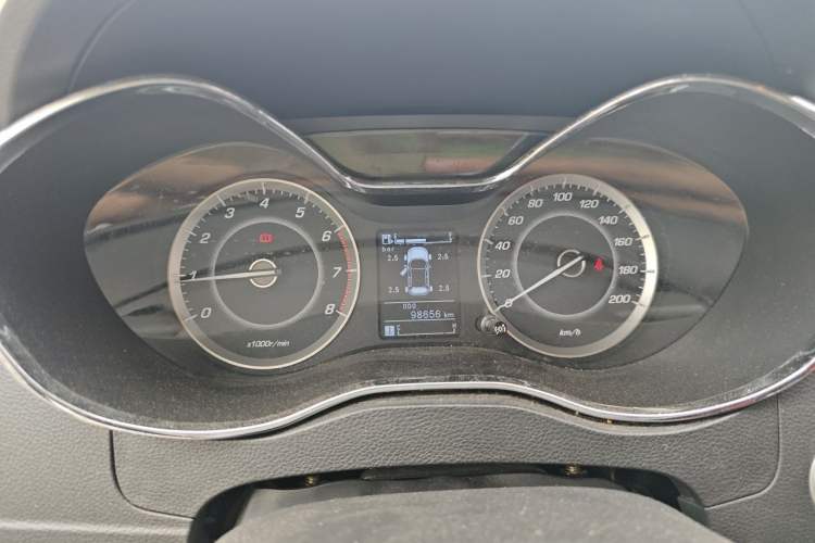 Used Baojun 560 2015 1.8L manual luxury version Instrument Cluster