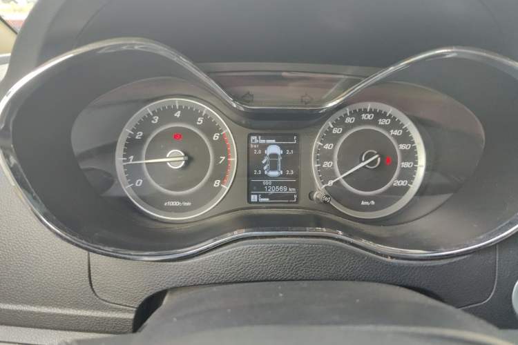 Used Baojun 560 2015 1.8L manual luxury version Instrument Cluster