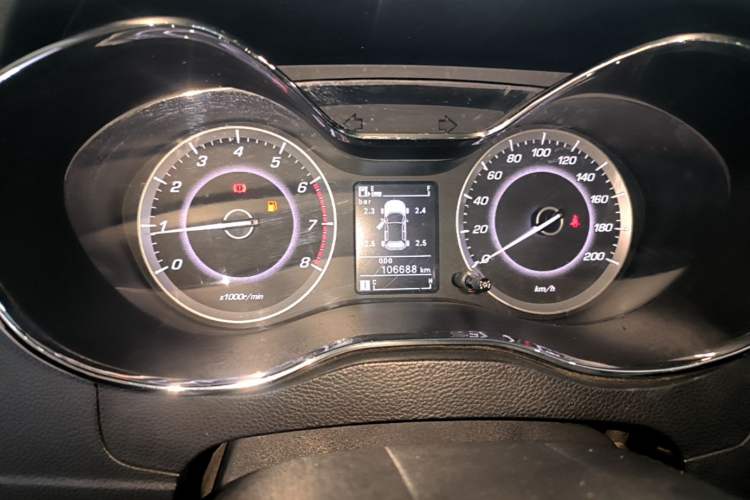 Used Baojun 560 2015 1.8L manual luxury version Instrument Cluster