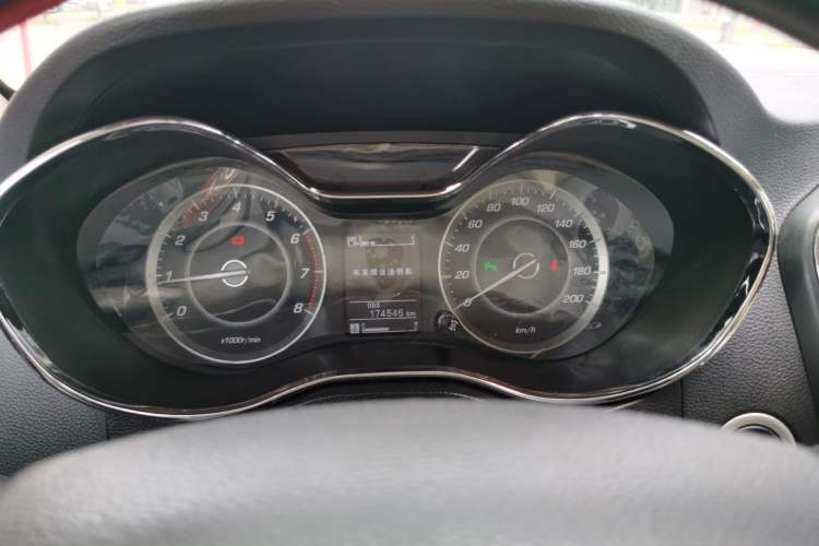 Used Baojun 560 2015 1.8L manual luxury version Instrument Cluster