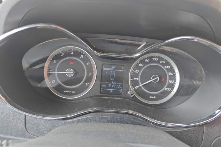 Used Baojun 560 2015 1.8L manual Comfort trim level Instrument Cluster