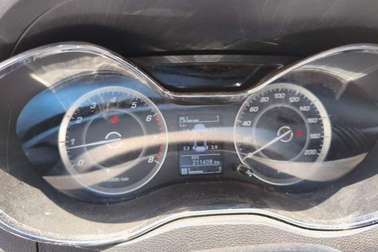 Used Baojun 560 2015 1.8L manual luxury version Instrument Cluster
