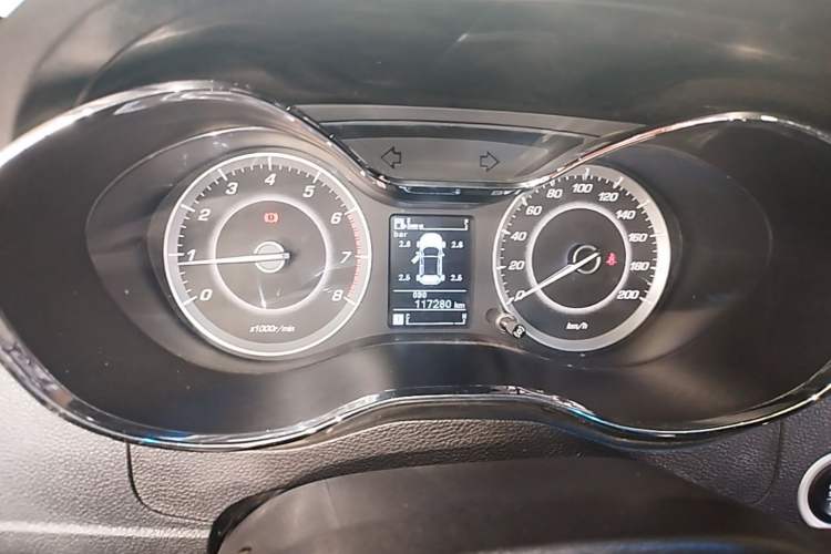 Used Baojun 560 2015 1.8L manual luxury version Instrument Cluster