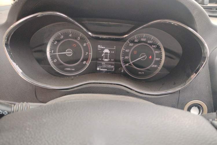 Used Baojun 560 2015 1.8L manual luxury version Instrument Cluster