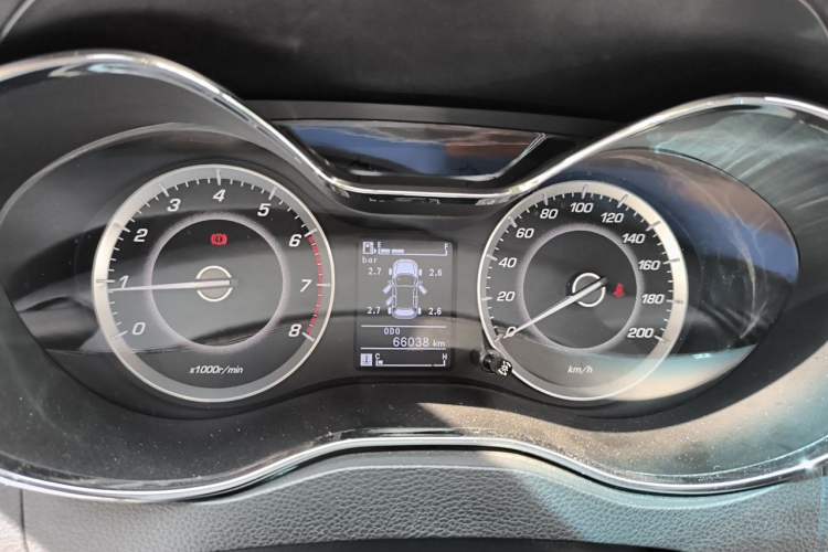 Used Baojun 560 2015 1.8L manual luxury version Instrument Cluster