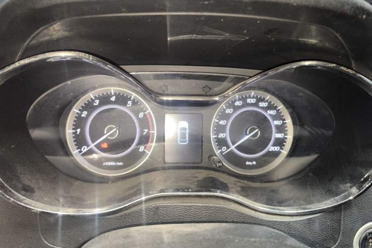 Used Baojun 560 2015 1.8L manual luxury version Instrument Cluster