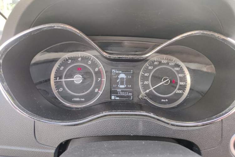 Used Baojun 560 2015 1.8L manual luxury version Instrument Cluster