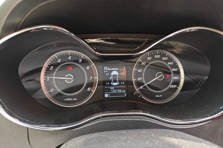 Used Baojun 560 2015 1.8L manual luxury version Instrument Cluster