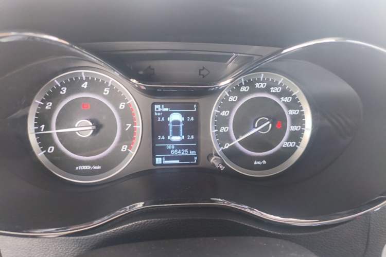 Used Baojun 560 2015 1.8L manual luxury version Instrument Cluster