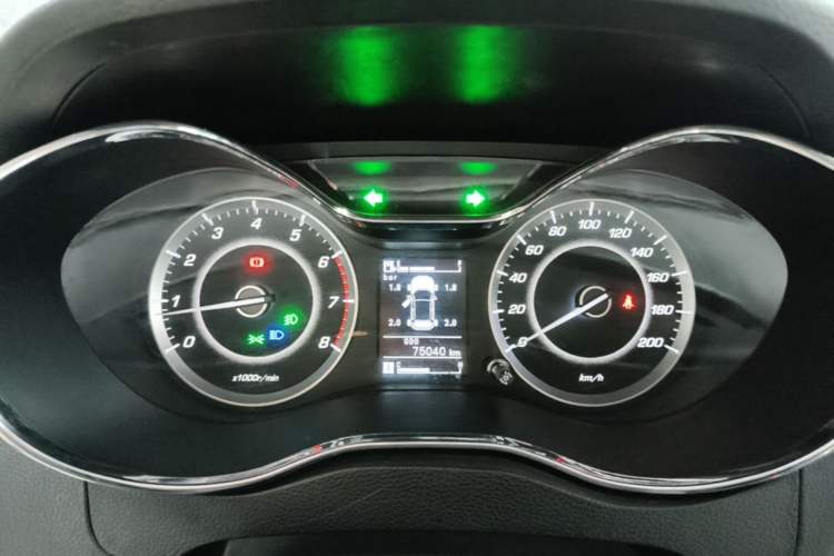 Used Baojun 560 2015 1.8L manual luxury version Instrument Cluster