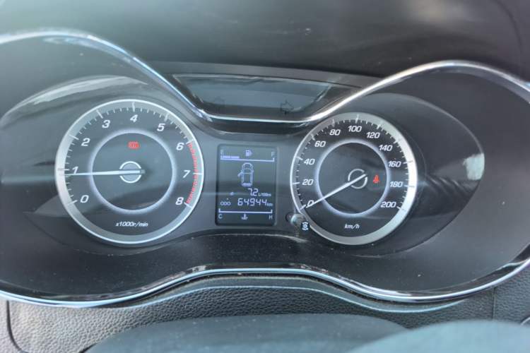 Used Baojun 560 2015 1.8L manual Comfort trim level Instrument Cluster