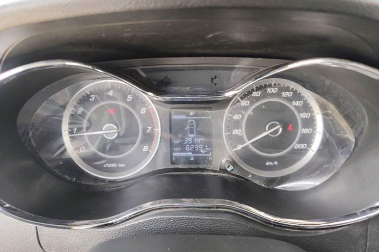 Used Baojun 560 2015 1.8L manual Comfort trim level Instrument Cluster