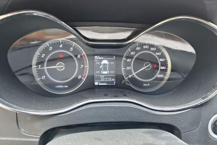 Used Baojun 560 2015 1.8L manual luxury version Instrument Cluster