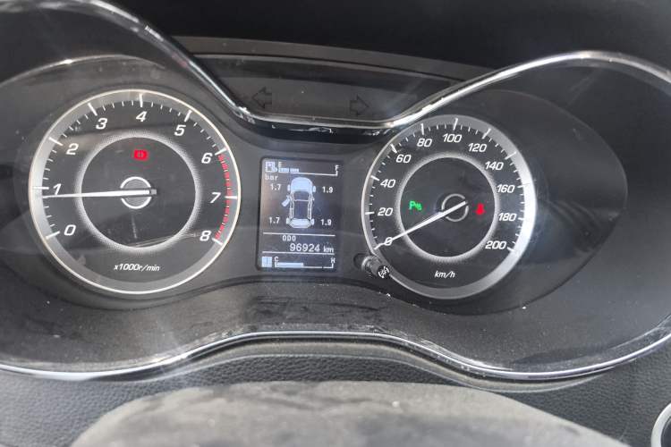 Used Baojun 560 2015 1.8L manual luxury version Instrument Cluster