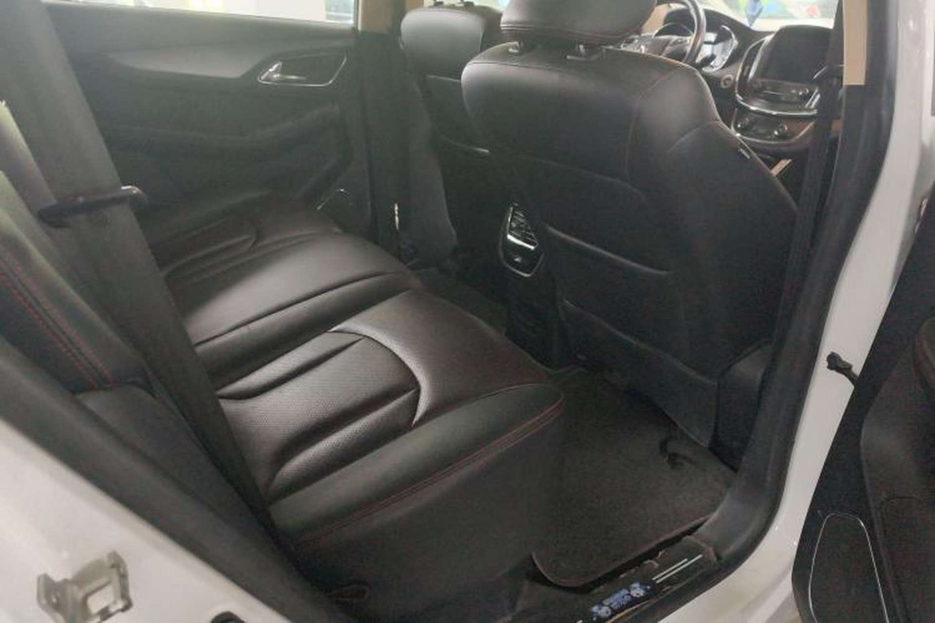 Used Baojun 560 2015 1.8L manual luxury version Interior 3