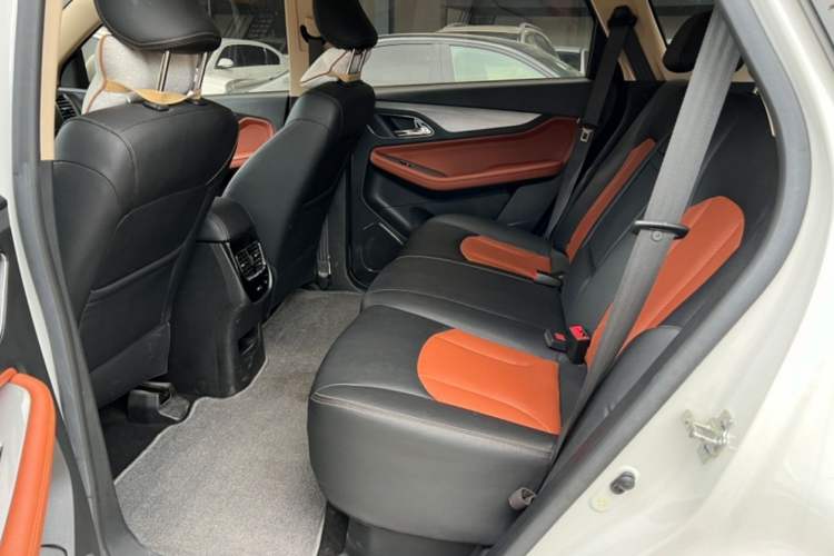 Used Baojun 560 2015 1.8L Manual Elite Edition Interior 4